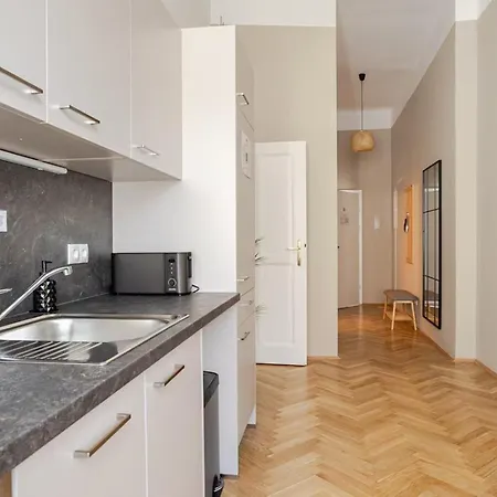 Boho Living With Free Parking By Hero Homes