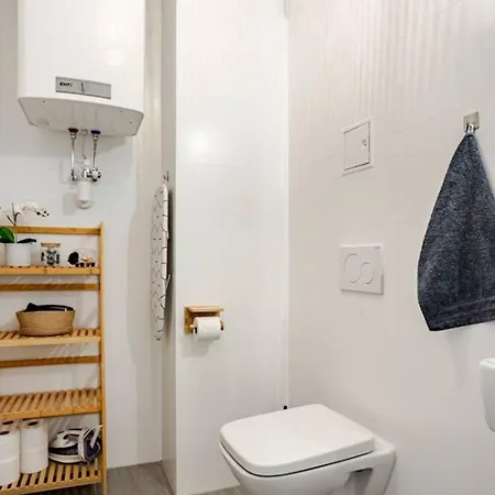 Boho Living With Free Parking By Hero Homes *