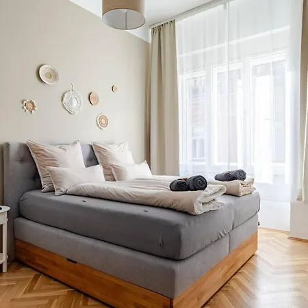 Boho Living With Free Parking By Hero Homes شقة غراتس