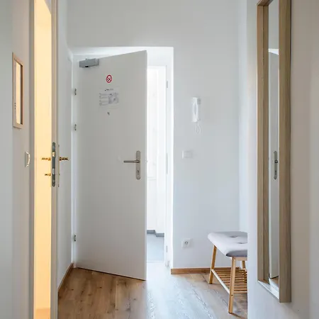 Boho Living With Free Parking By Hero Homes