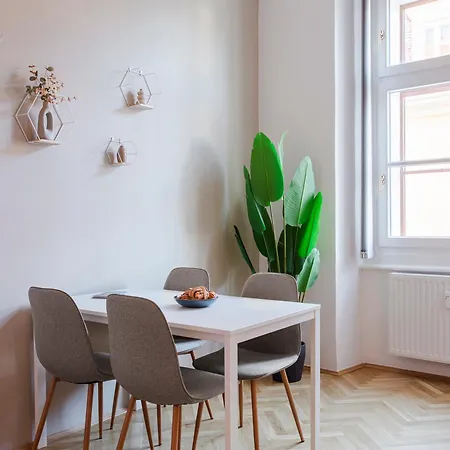 Boho Living With Free Parking By Hero Homes *